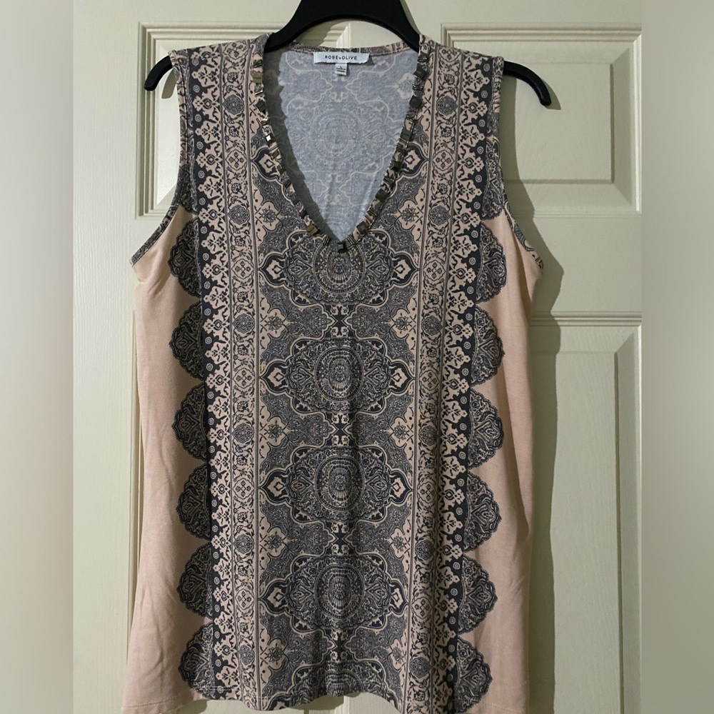 Women’s sleeveless top by Rose and Olive.
Pink and black. Size large.
